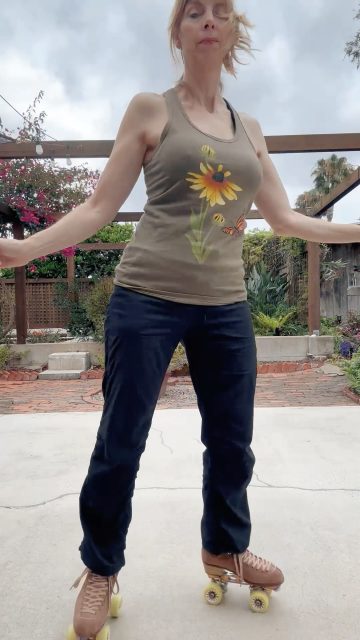 Rudbeckia spotted in the wild.

#marigoldconspiracy
#botanicaldesign
#WearableArt
#SlowFashion
#ArtistBrand
#TextileDesign
#IndependentArtist
#Encinitas
#Leucadia
#SanDiegoArtist
#NorthCountySanDiego
#BotanicalArt
#NatureInspired
#WearableArt
#BotanicalIllustration
#NatureArtist
#ArtistBrand
#IndependentArtist
#rollerskatelife
#madeformovement